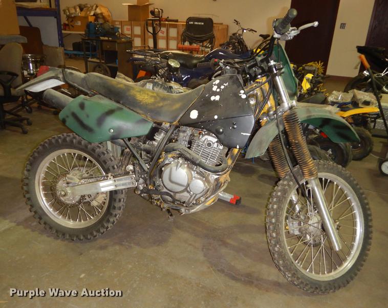 image for item EC9975 1992 Suzuki DR350 dirt bike