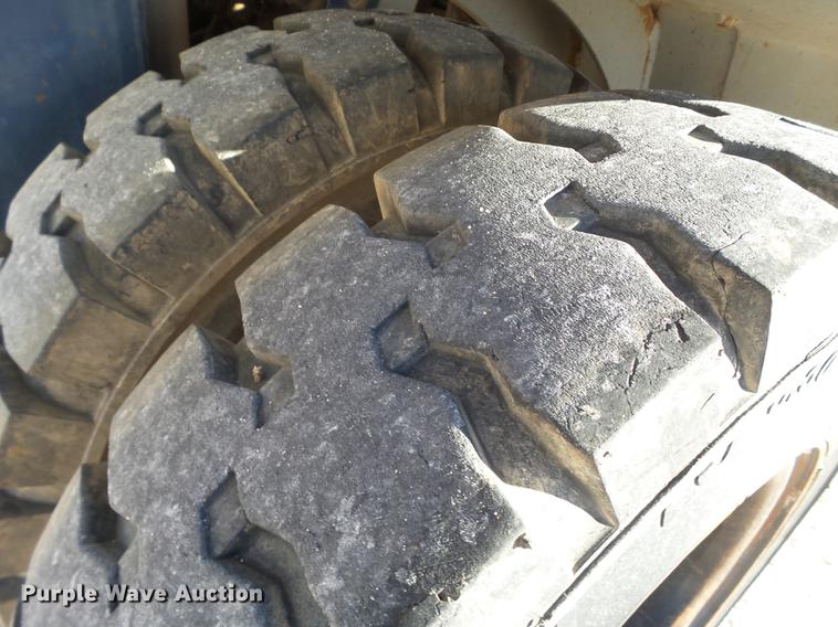 image for item BJ9876 Komatsu FG40T rough terrain forklift