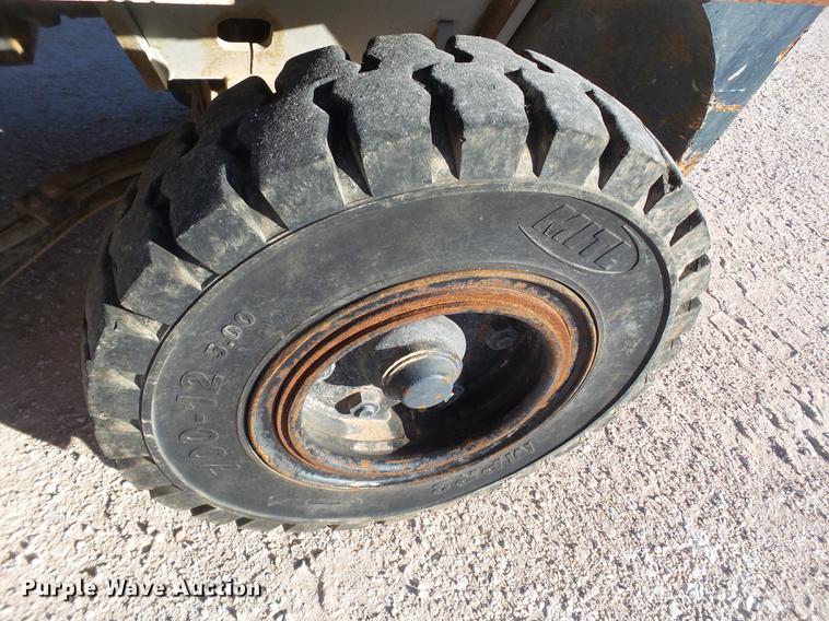 image for item BJ9876 Komatsu FG40T rough terrain forklift