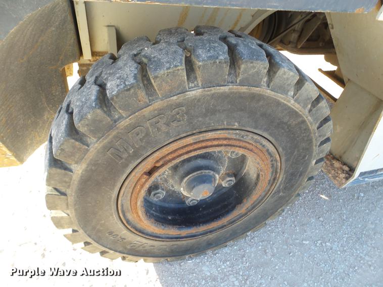 image for item BJ9876 Komatsu FG40T rough terrain forklift