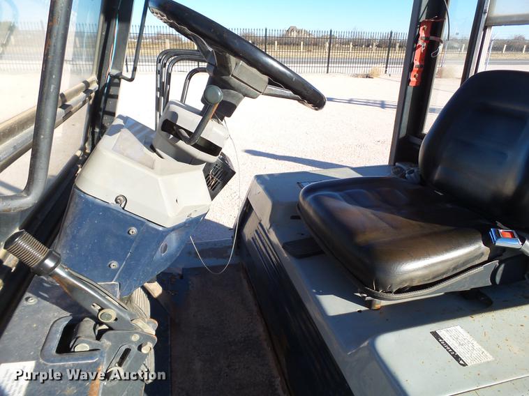 image for item BJ9876 Komatsu FG40T rough terrain forklift