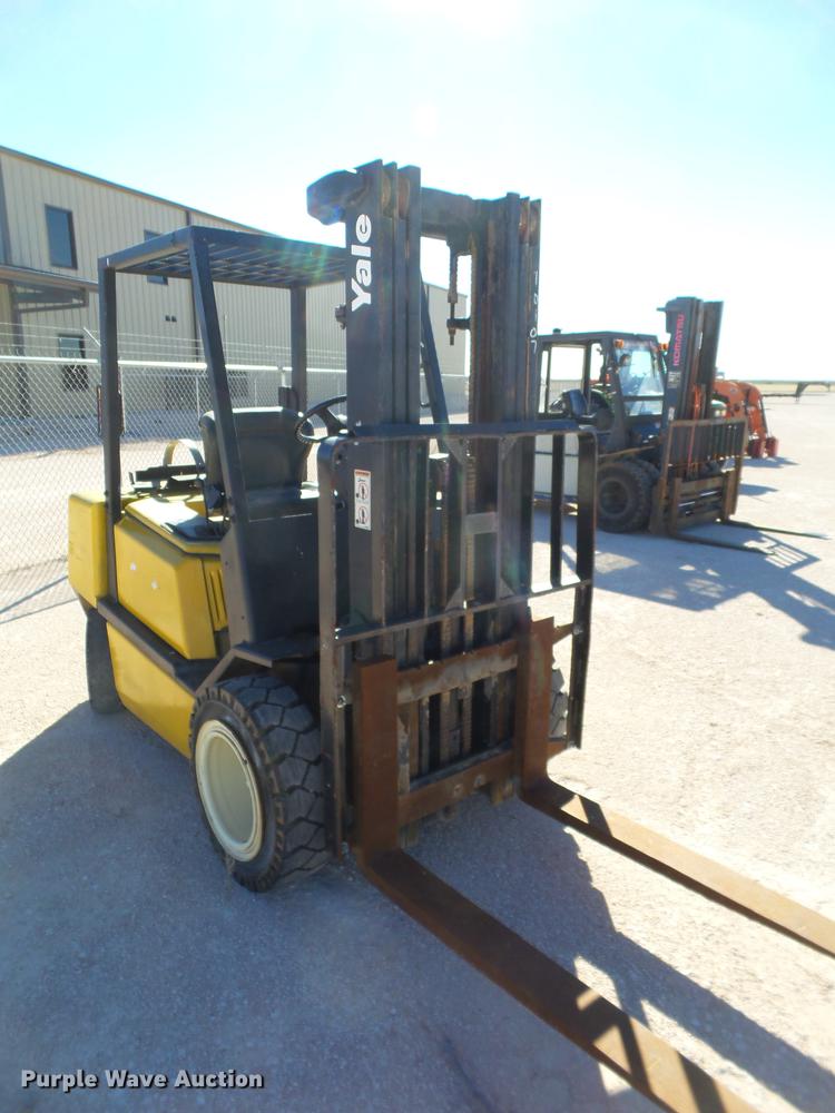 image for item BJ9877 Yale forklift