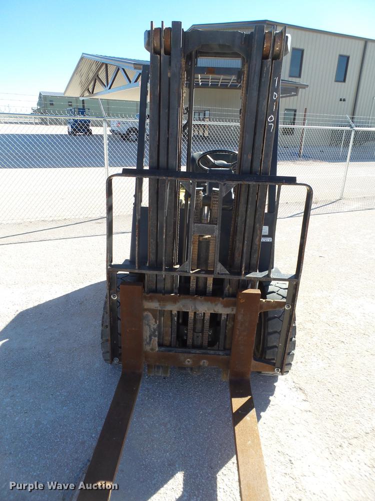 image for item BJ9877 Yale forklift