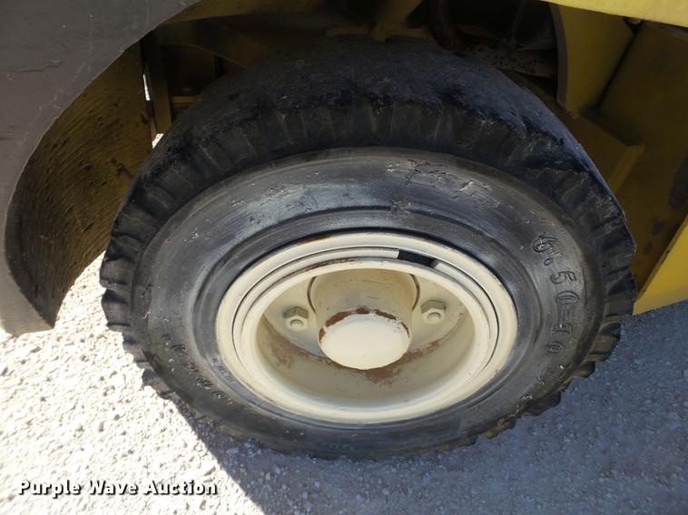 image for item BJ9877 Yale forklift