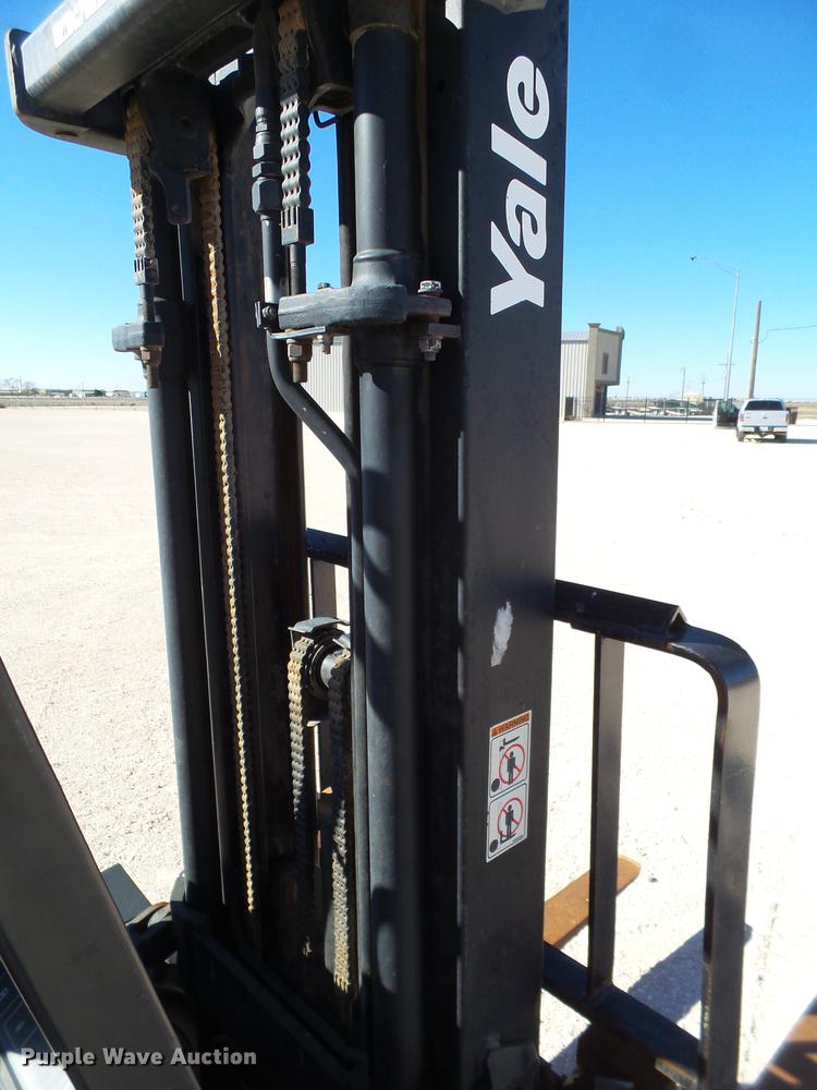 image for item BJ9877 Yale forklift