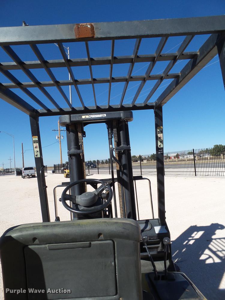 image for item BJ9877 Yale forklift