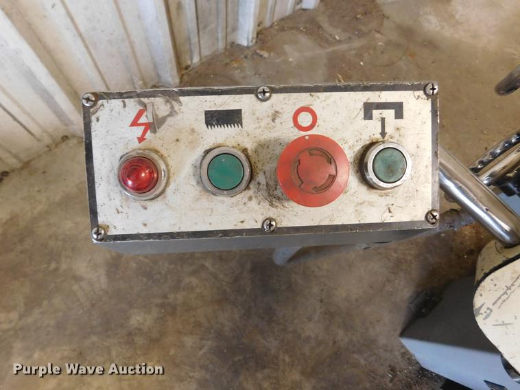 image for item BU9561 Wilton 7040 band saw