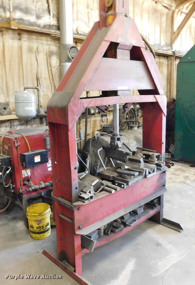 image for item BU9567 Hydraulic press