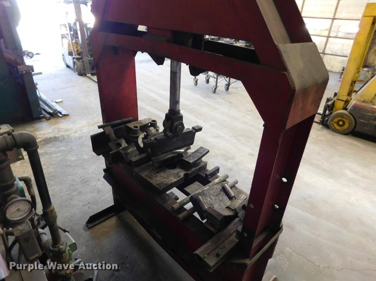 image for item BU9567 Hydraulic press