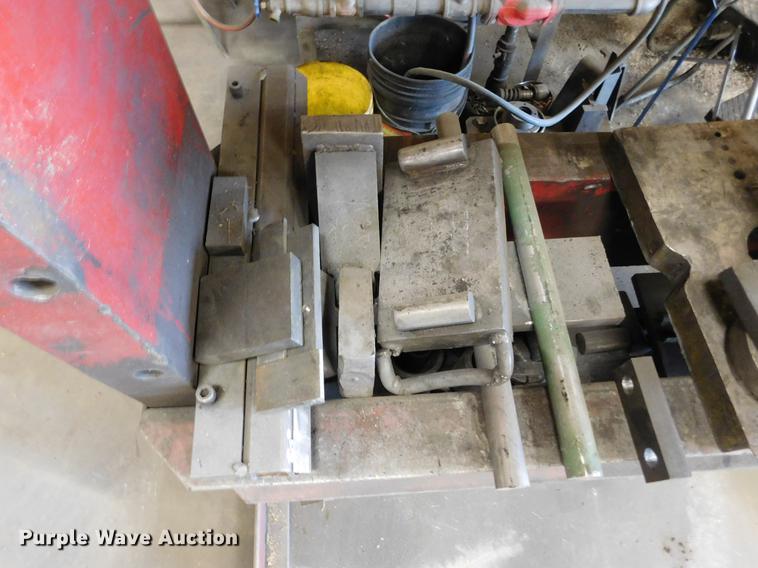 image for item BU9567 Hydraulic press