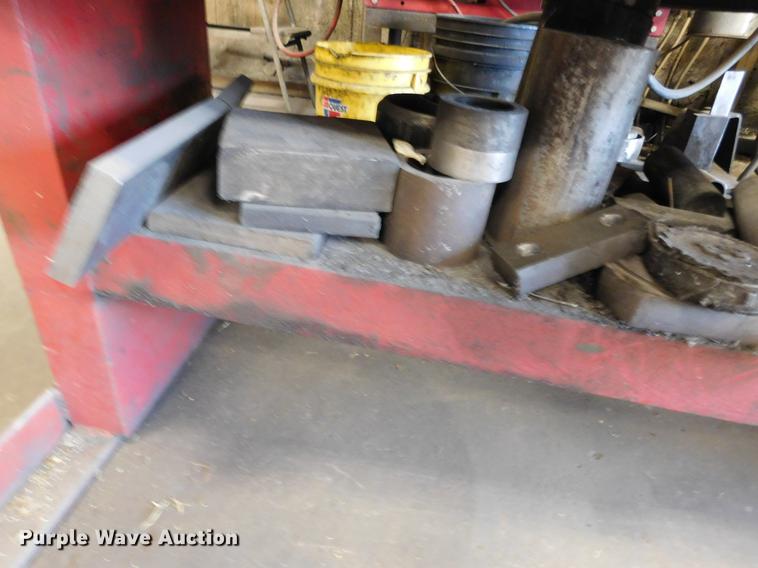 image for item BU9567 Hydraulic press