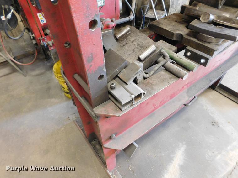 image for item BU9567 Hydraulic press