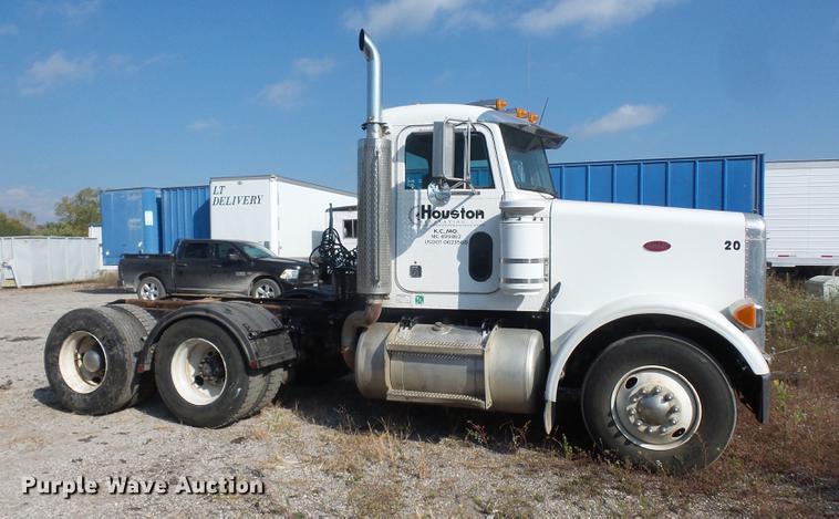 image for item DA0777 1996 Peterbilt 378 semi truck