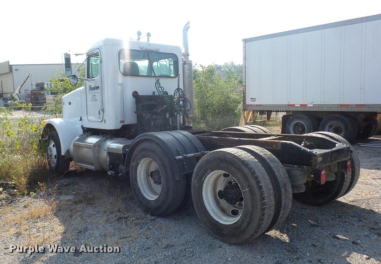 image for item DA0777 1996 Peterbilt 378 semi truck