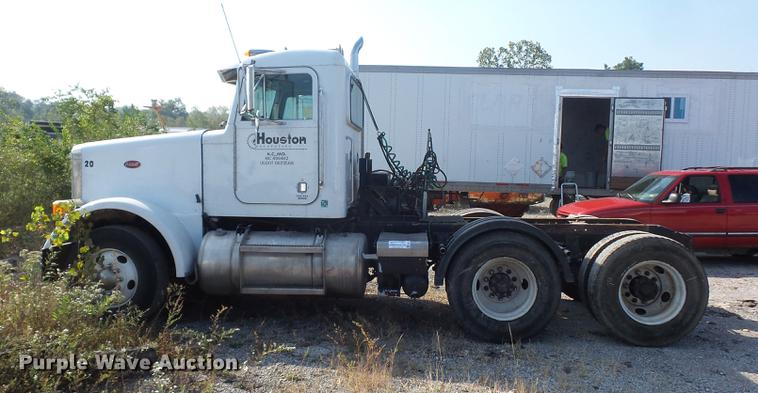 image for item DA0777 1996 Peterbilt 378 semi truck