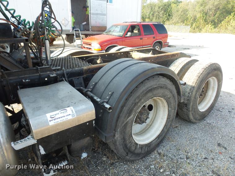 image for item DA0777 1996 Peterbilt 378 semi truck