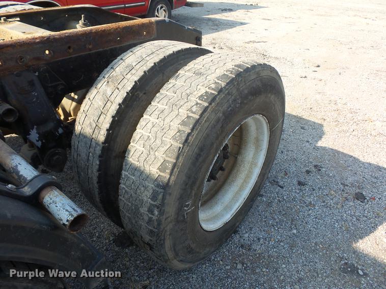 image for item DA0777 1996 Peterbilt 378 semi truck