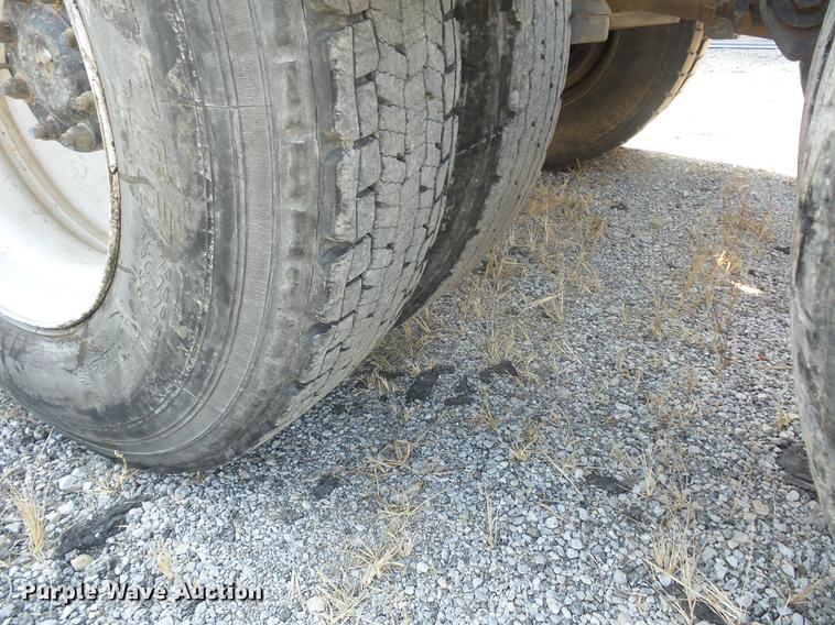 image for item DA0777 1996 Peterbilt 378 semi truck