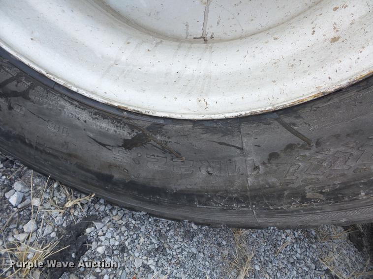 image for item DA0777 1996 Peterbilt 378 semi truck