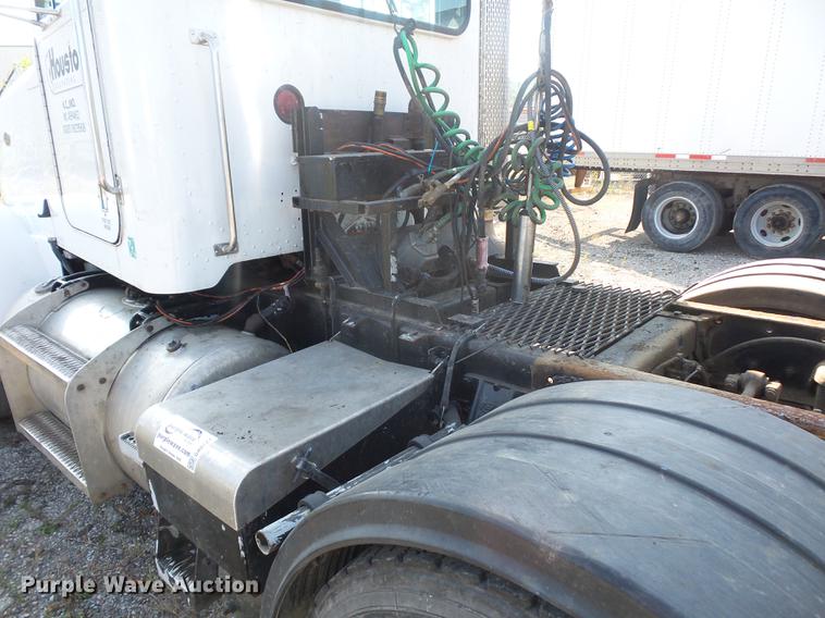 image for item DA0777 1996 Peterbilt 378 semi truck