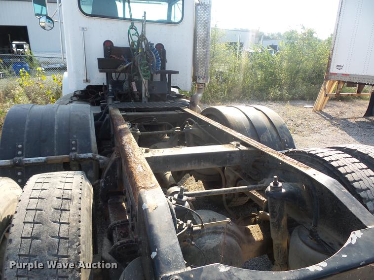 image for item DA0777 1996 Peterbilt 378 semi truck