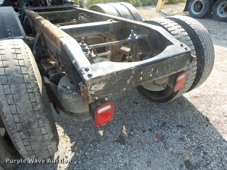 image for item DA0777 1996 Peterbilt 378 semi truck