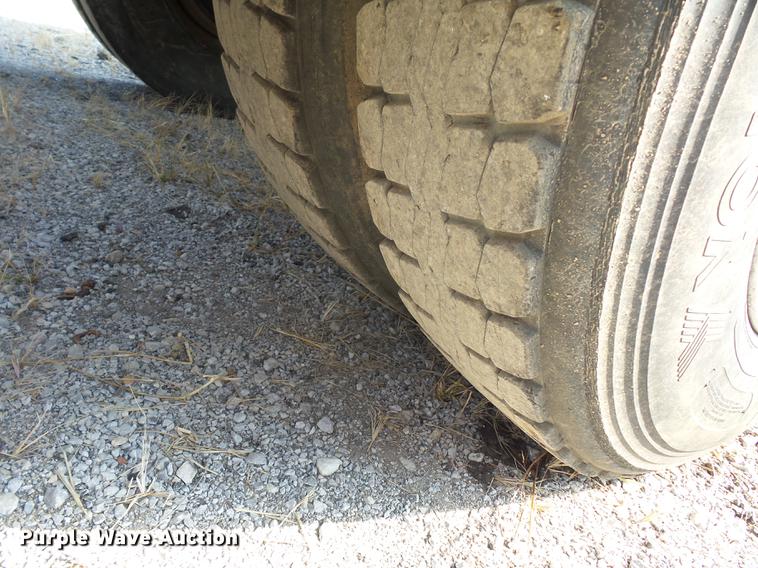 image for item DA0777 1996 Peterbilt 378 semi truck