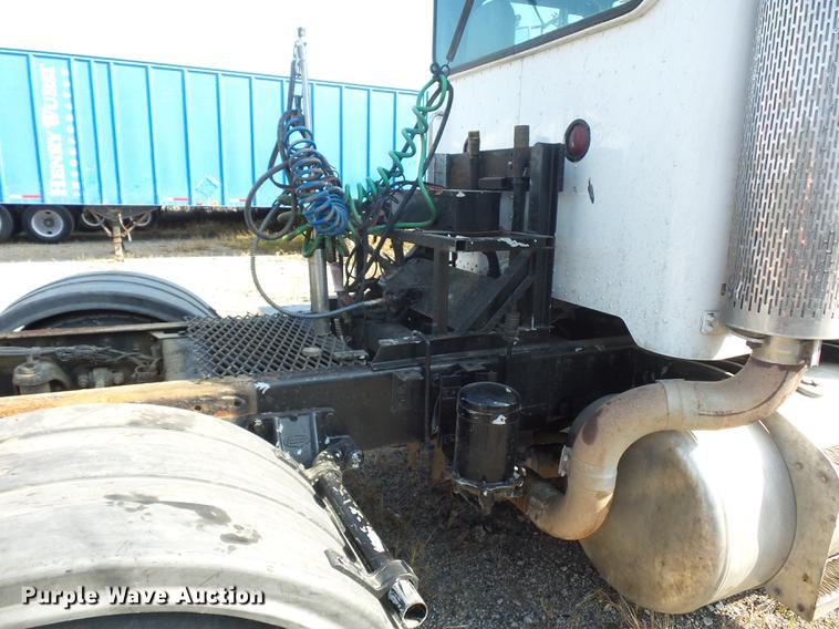 image for item DA0777 1996 Peterbilt 378 semi truck