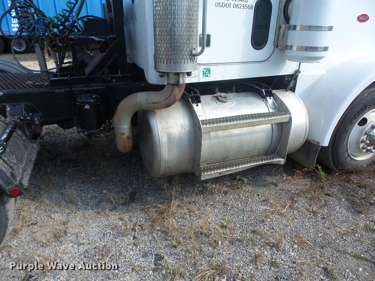 image for item DA0777 1996 Peterbilt 378 semi truck