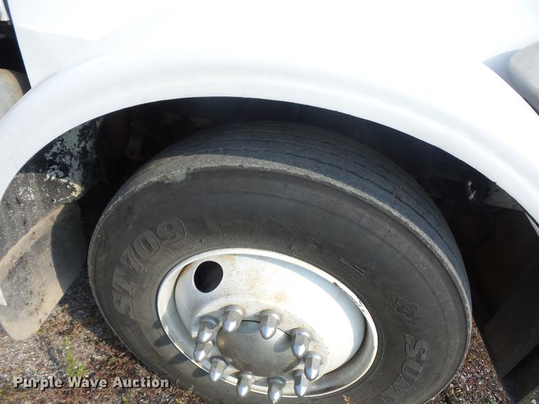 image for item DA0777 1996 Peterbilt 378 semi truck