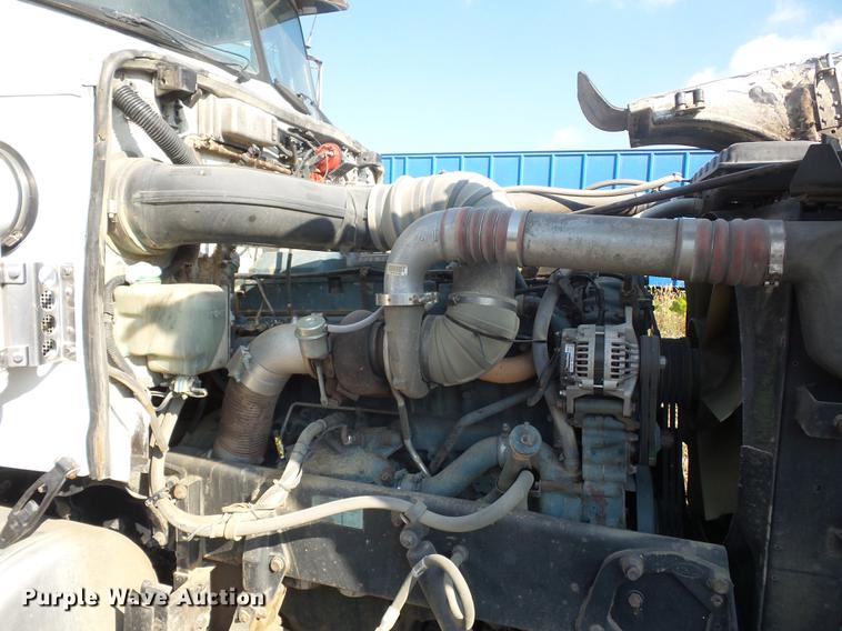 image for item DA0777 1996 Peterbilt 378 semi truck