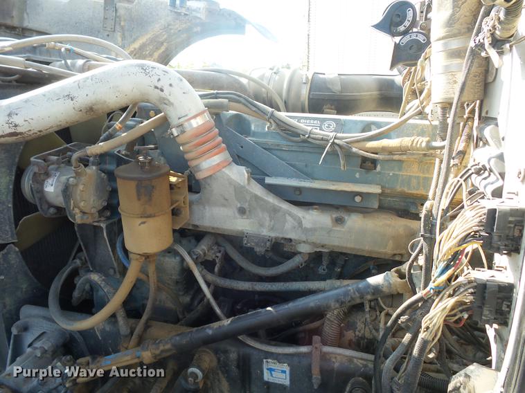 image for item DA0777 1996 Peterbilt 378 semi truck