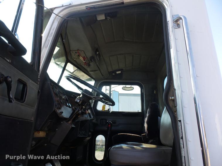 image for item DA0777 1996 Peterbilt 378 semi truck