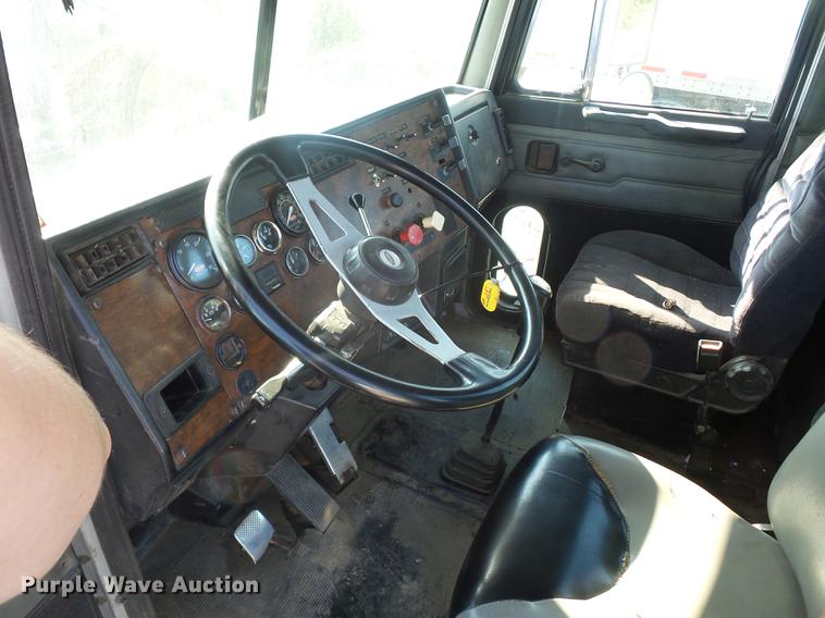 image for item DA0777 1996 Peterbilt 378 semi truck