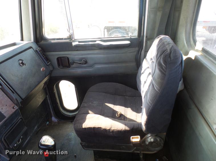 image for item DA0777 1996 Peterbilt 378 semi truck