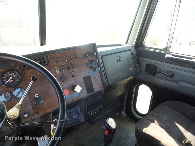 image for item DA0777 1996 Peterbilt 378 semi truck
