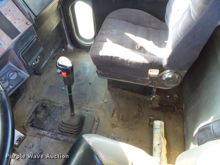 image for item DA0777 1996 Peterbilt 378 semi truck