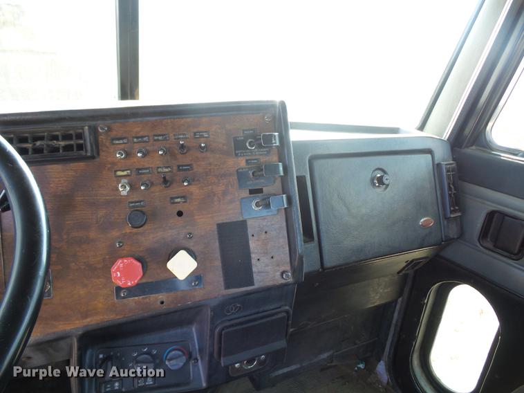 image for item DA0777 1996 Peterbilt 378 semi truck