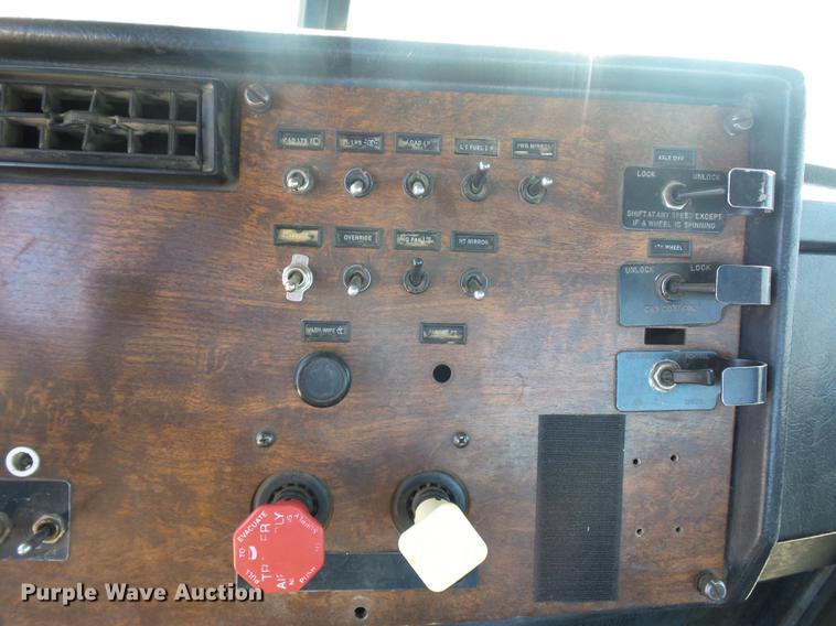 image for item DA0777 1996 Peterbilt 378 semi truck