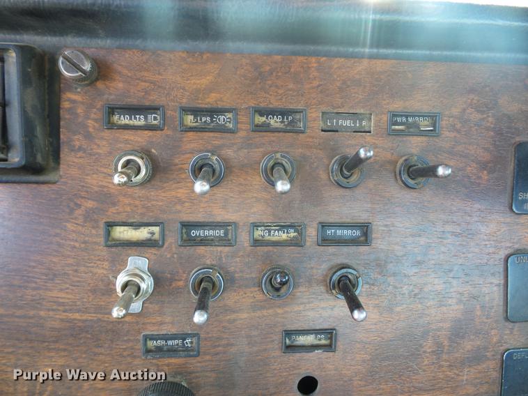 image for item DA0777 1996 Peterbilt 378 semi truck