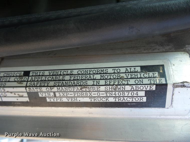 image for item DA0777 1996 Peterbilt 378 semi truck