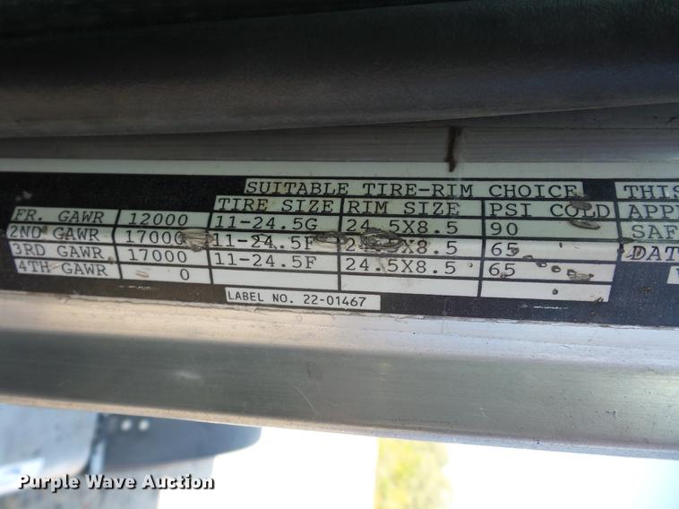 image for item DA0777 1996 Peterbilt 378 semi truck