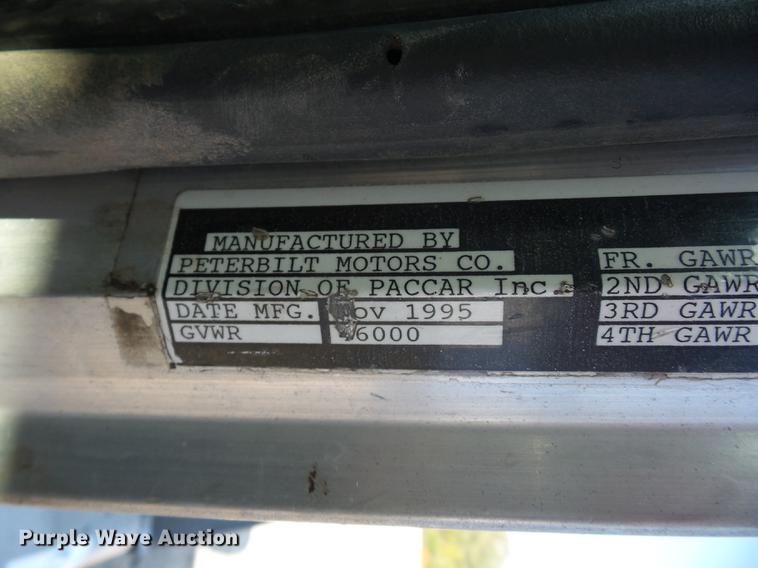 image for item DA0777 1996 Peterbilt 378 semi truck