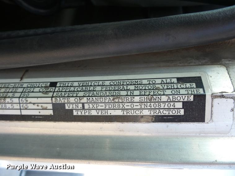 image for item DA0777 1996 Peterbilt 378 semi truck