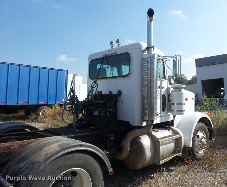 image for item DA0777 1996 Peterbilt 378 semi truck