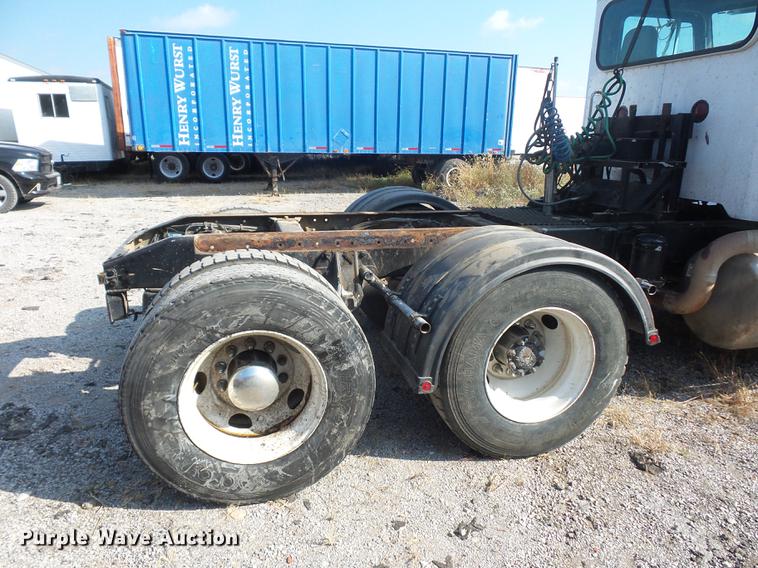 image for item DA0777 1996 Peterbilt 378 semi truck