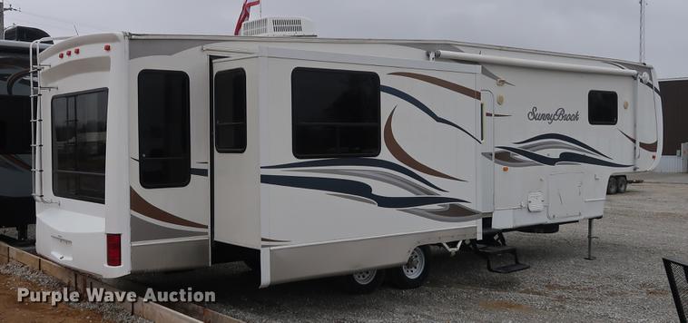 image for item DA6563 2011 Sunnybrook camper