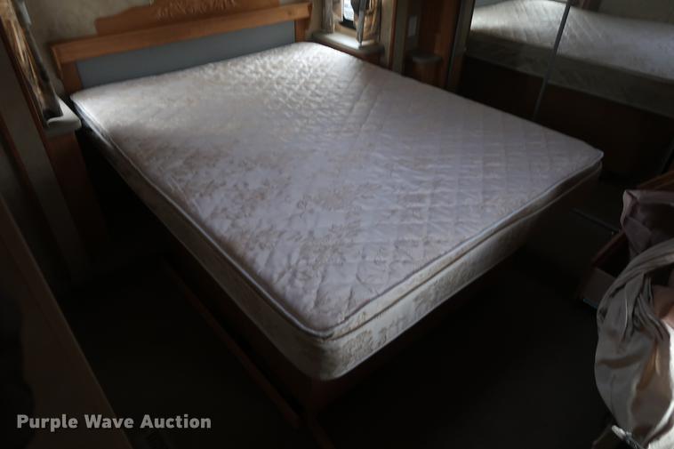 image for item DA6563 2011 Sunnybrook camper