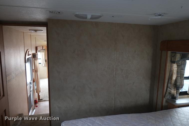 image for item DA6563 2011 Sunnybrook camper