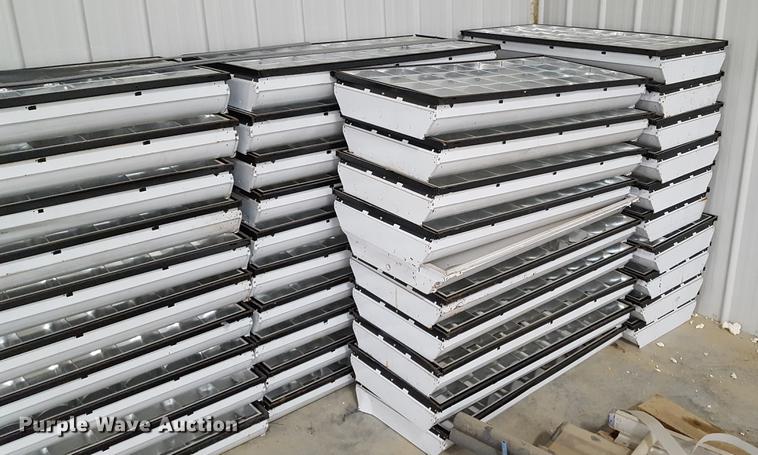 image for item DA8646 Approximately (80) florescent lights